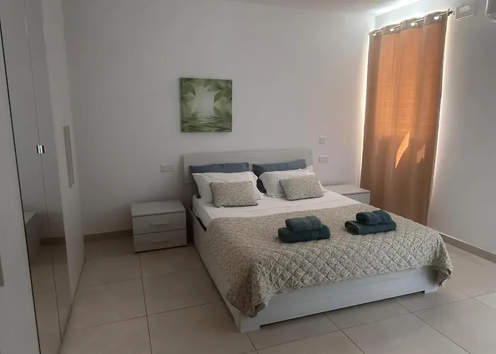 Cozy 2 Bedroom Penthouse
