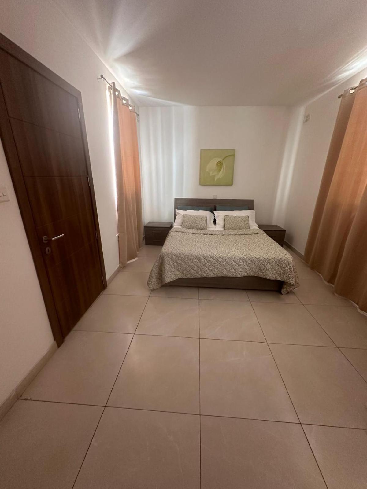 Apartment Cozy 2 Bedroom Penthouse *