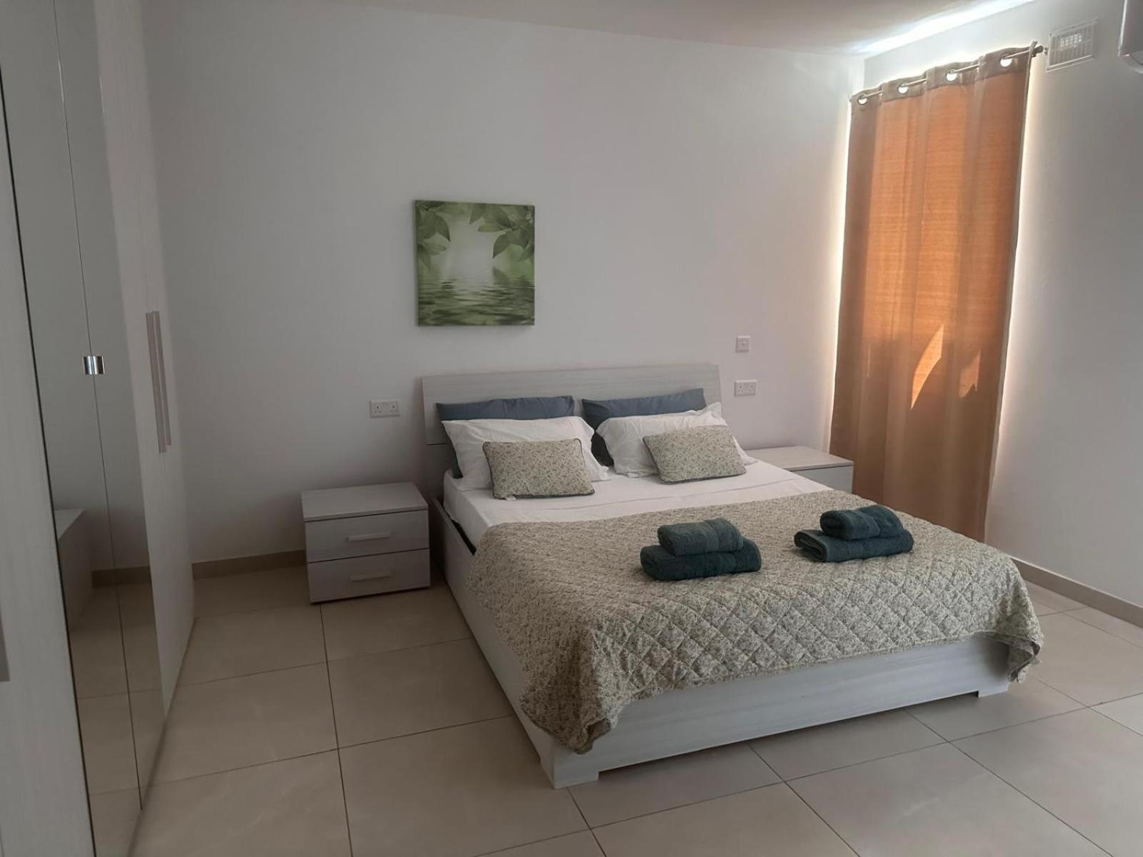 Cozy 2 Bedroom Penthouse Apartment