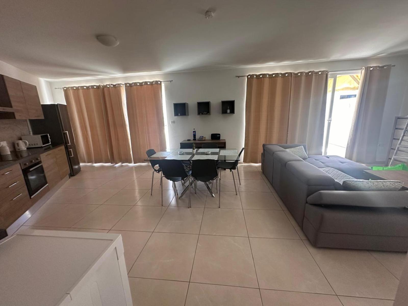 Apartment Cozy 2 Bedroom Penthouse *